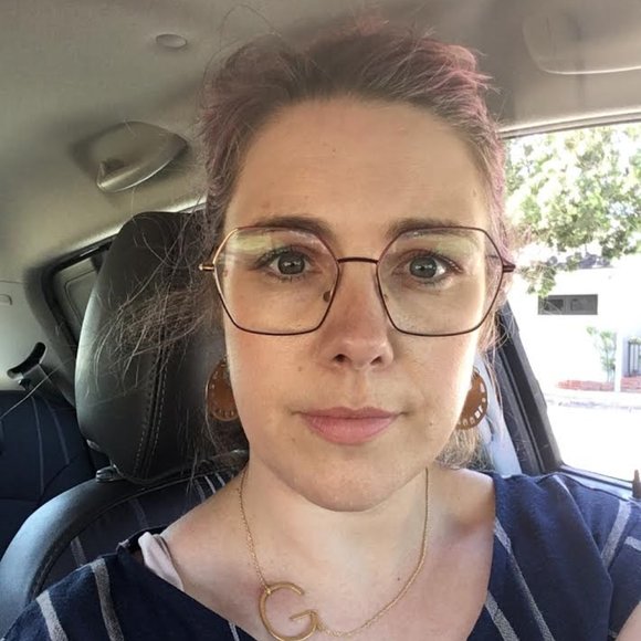 Meet your Posher, Liz - Picture 1 of 1